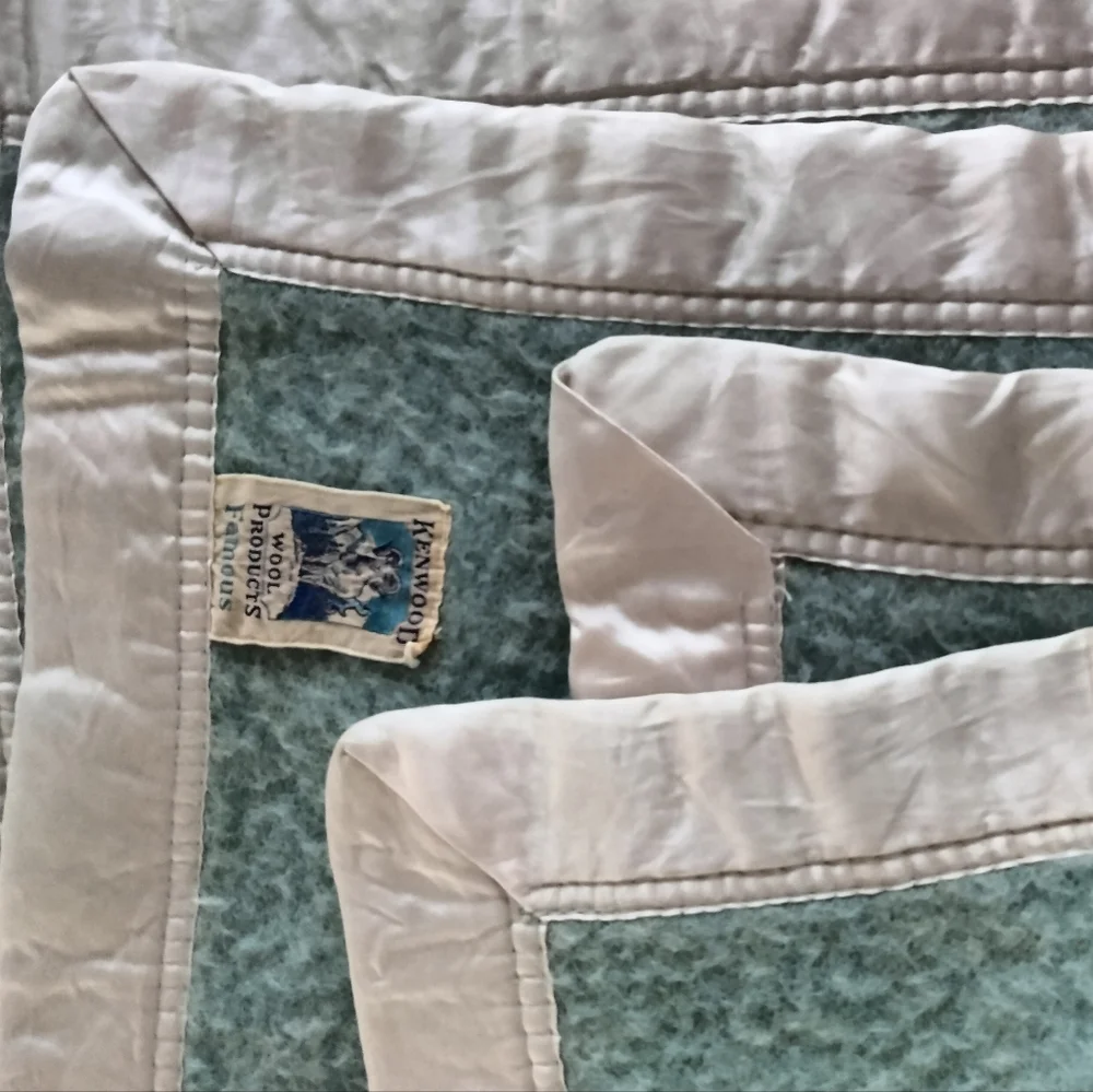 KENWOOD Vintage Satin Trim Wool Blanket
